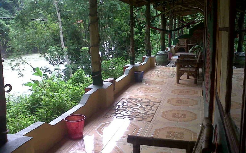 Mega Inn Guesthouse Tangkahan Sumatra Rondreis Vakantie Original Asia riverview