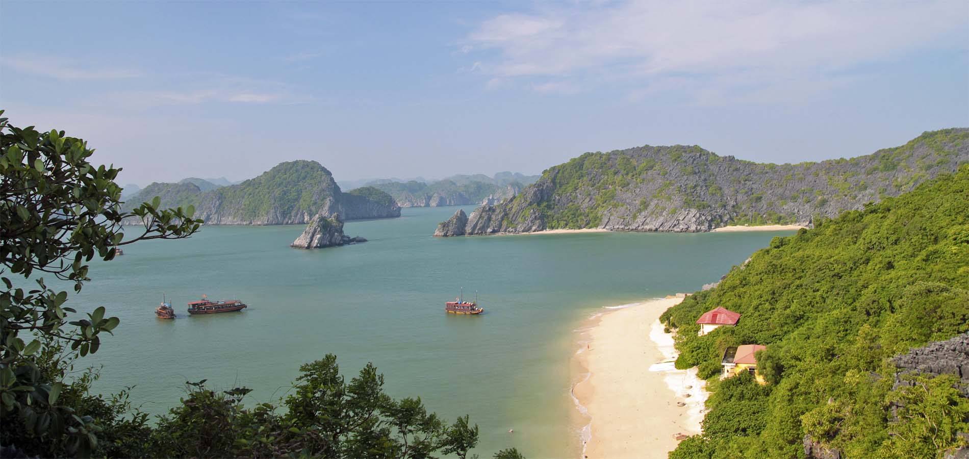 Vietnam Noord Halong Bay Cruise Cat Ba Island Local Style