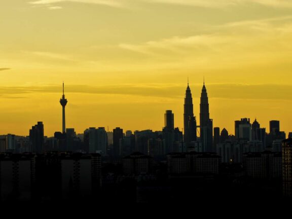 Home 1900x900 Maleisie West Istock Kuala Lumpur skyline sunset sunrise zonsondergang zonsopkomst panorama
