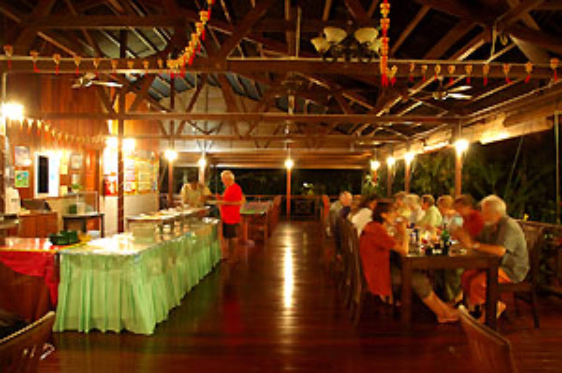 Hotel Maleisie Borneo Rondreis Vakantie Sandakan Abai Jungle Restaurant en Lodge