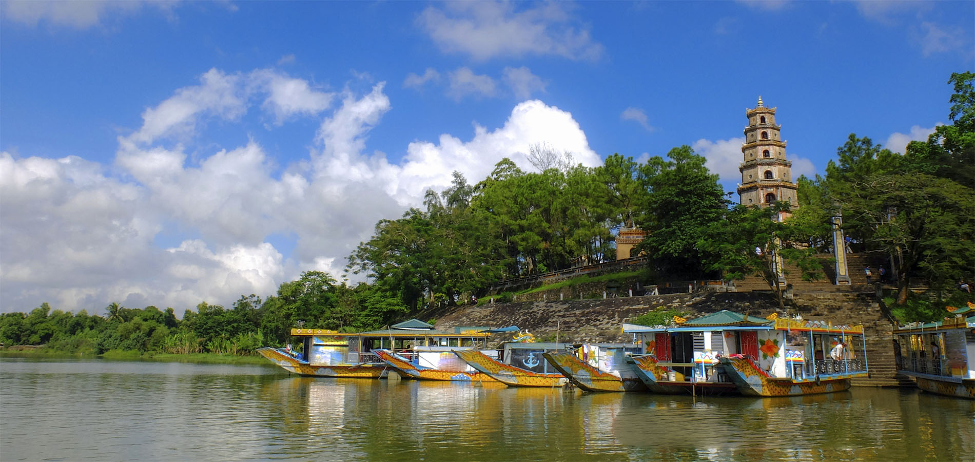 Home 1900x900 Istock Vietnam Centraal Hue Thien Mu Pagoda tempel mooi perfume rivier parfum