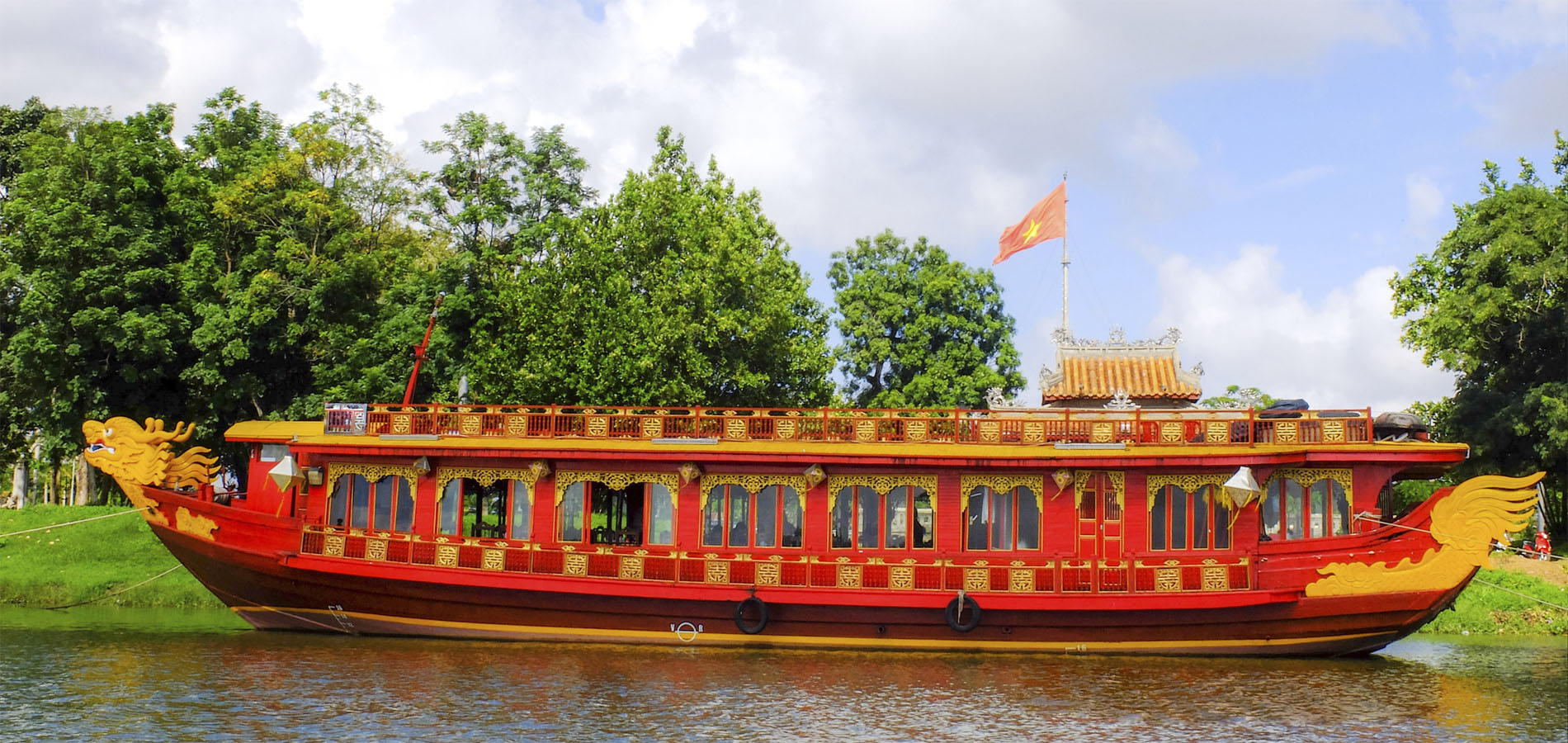 Home 1900x900 Istock Vietnam Centraal Hue Thien Mu Pagoda tempel rivier perfume boottocht