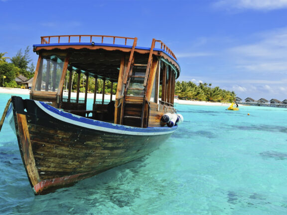Home 1900x900 Maldives Vakantie Strand Original Asia Istock strand eiland mooi dhoni bootje