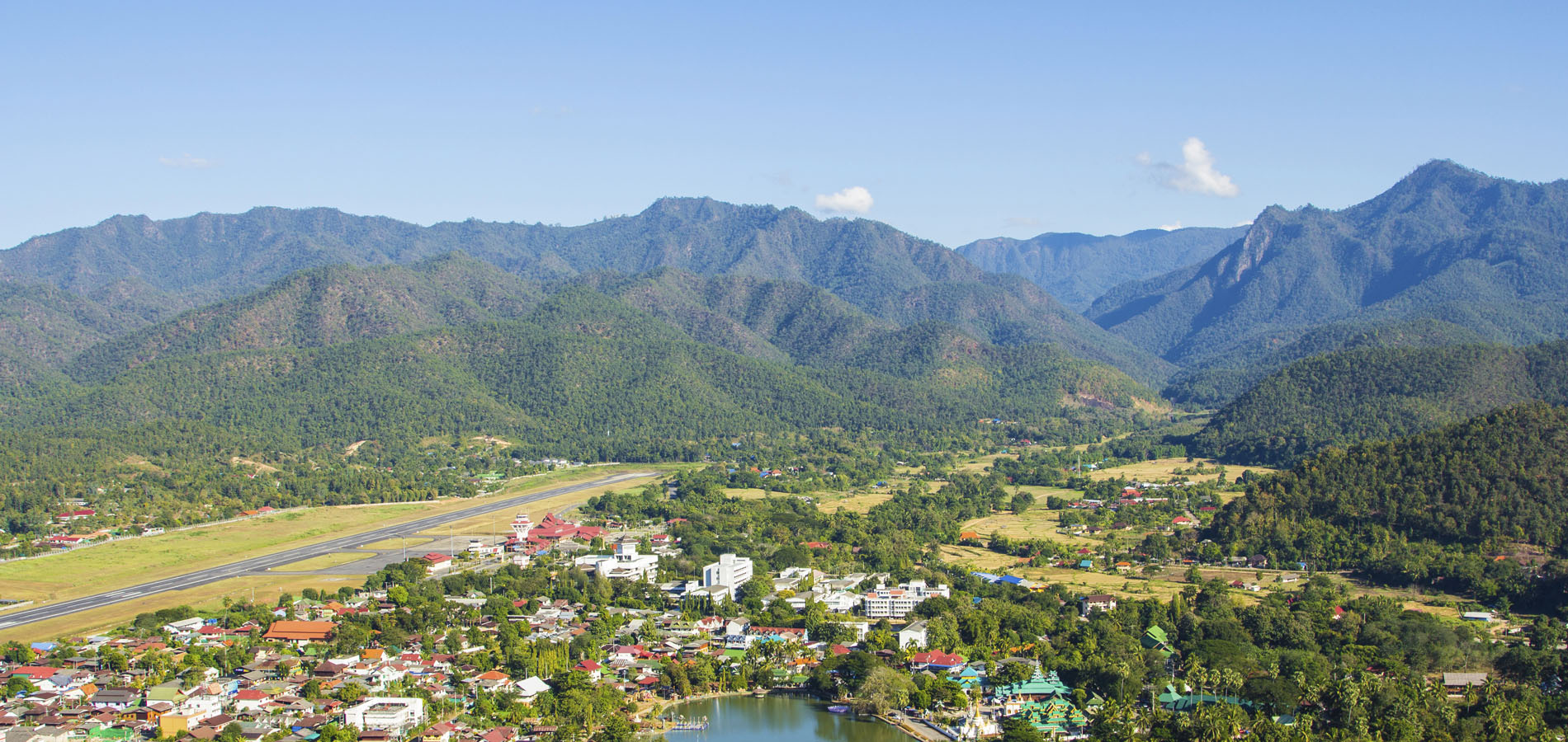 Home 1900x900 Original Asia Istock Rondreis Thailand Vakantie Mae Hong Son trekking dorp uitzicht view bergen