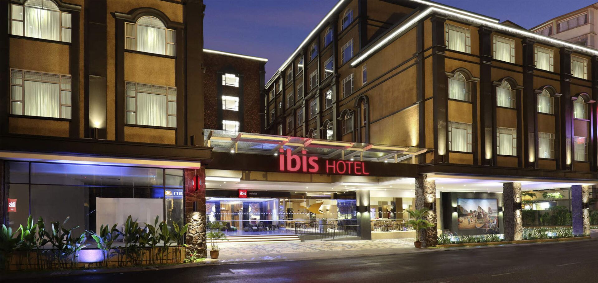 Ibis Hotel Melaka Rondreis Maleisië Vakantie Original Asia gebouw
