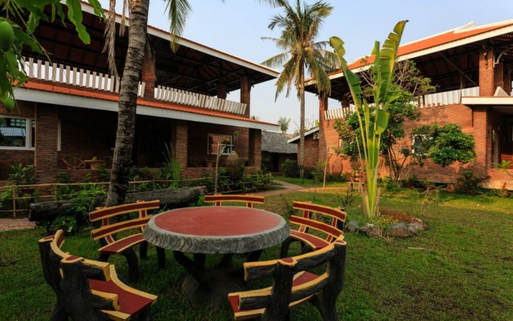 Au Cabaret Vert Hotel Battambang Resort Rondreis Cambodja Vakantie Original Asia