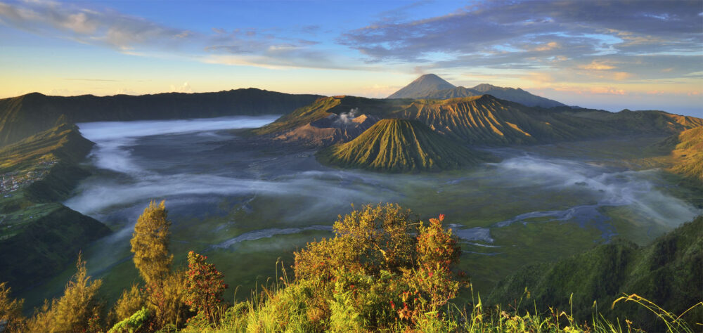 Home 1900x900 Istock Indonesia Java Oost Bromo vulkaan mooi