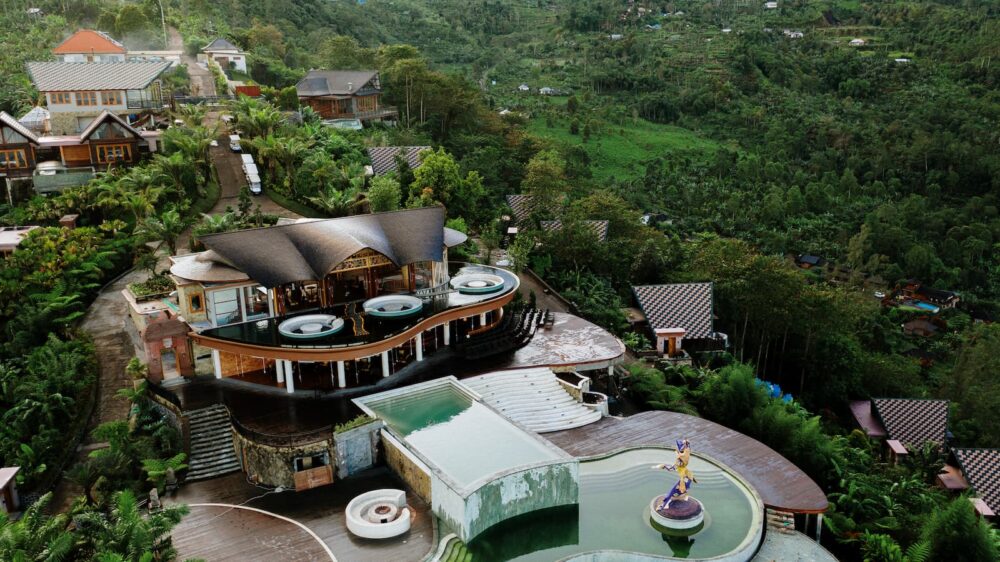 Elevate Bali by Hanging Gardens Resort Munduk Hotel Original Asia Rondreis Bali Vakantie Indonesie aerial villas