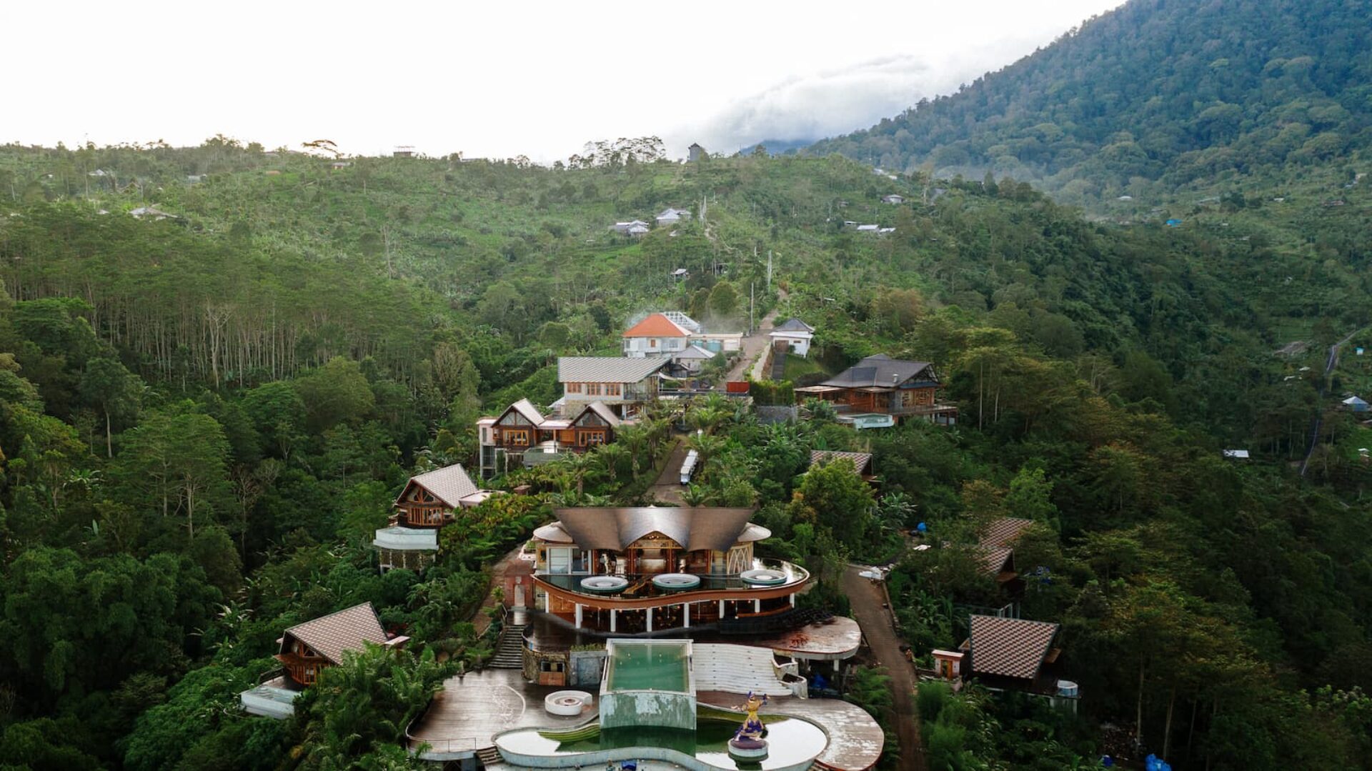 Elevate Bali by Hanging Gardens Resort Munduk Hotel Original Asia Rondreis Bali Vakantie Indonesie aerial villas