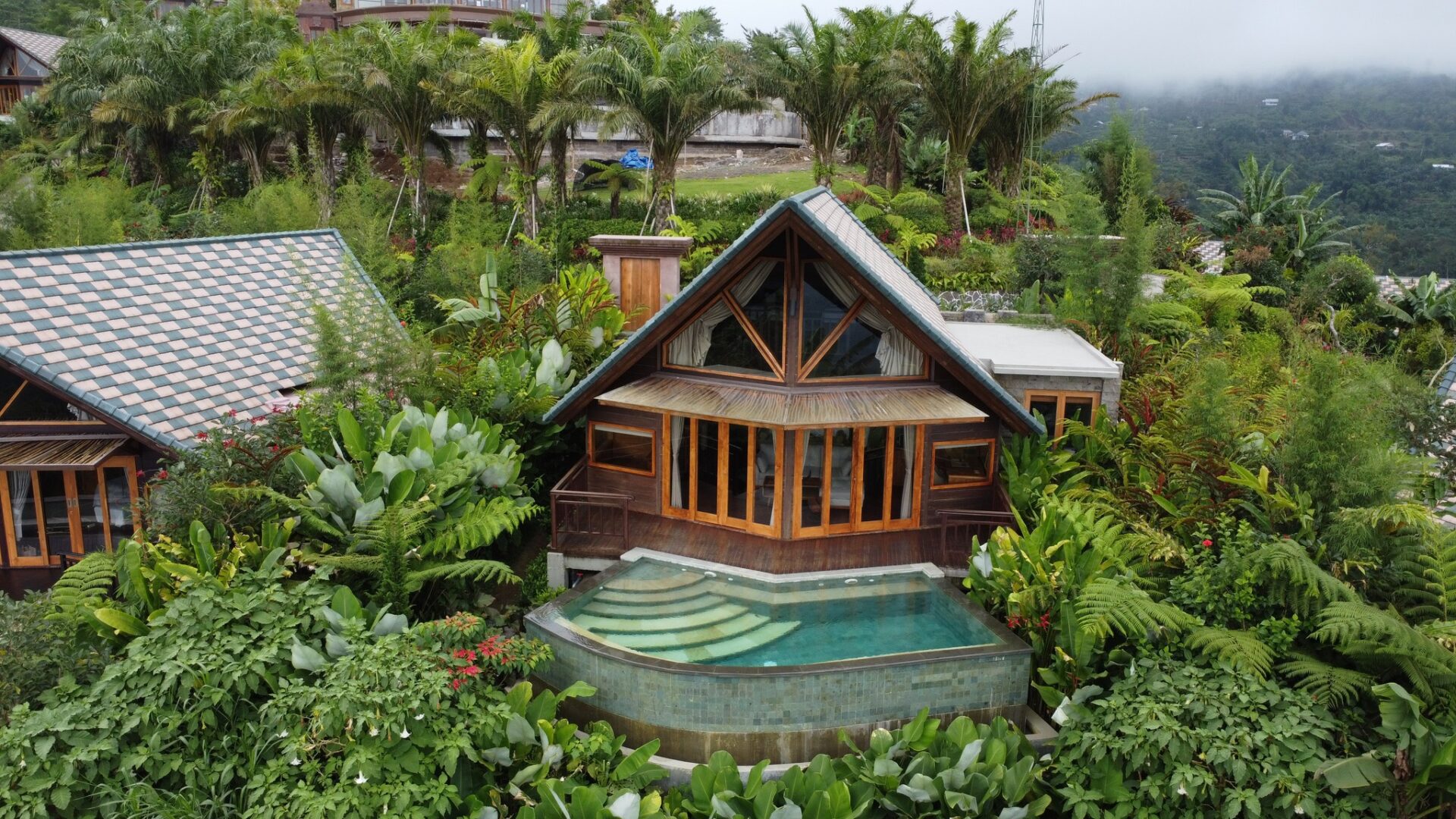 Elevate Bali by Hanging Gardens Resort Munduk Hotel Original Asia Rondreis Bali Vakantie Indonesie aerial villas