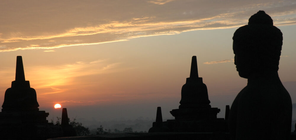 Home 1900x900 Indonesie Istock Java Oost Bromo sunrise zonsopkomst ondergang sunset mooi rood