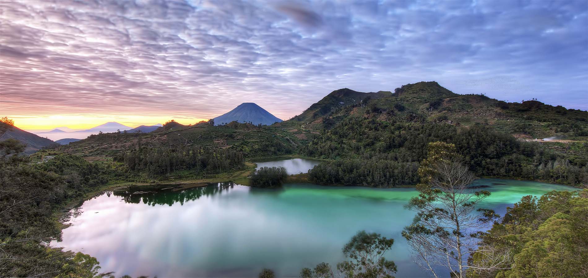 Home 1900x900 Istock Indonesie Java Diengplateau Tealag warna kratermeer vulkaan mooi