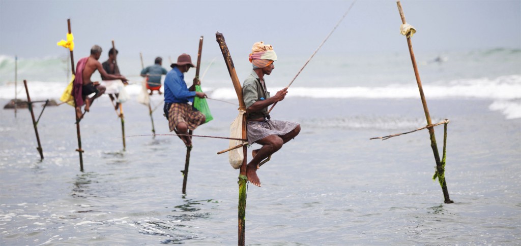 Home-1900x900-Istock-Sri-Lanka-Zuid-Mirissa-galle-strand-paalvisser-polefishermen-1024x485