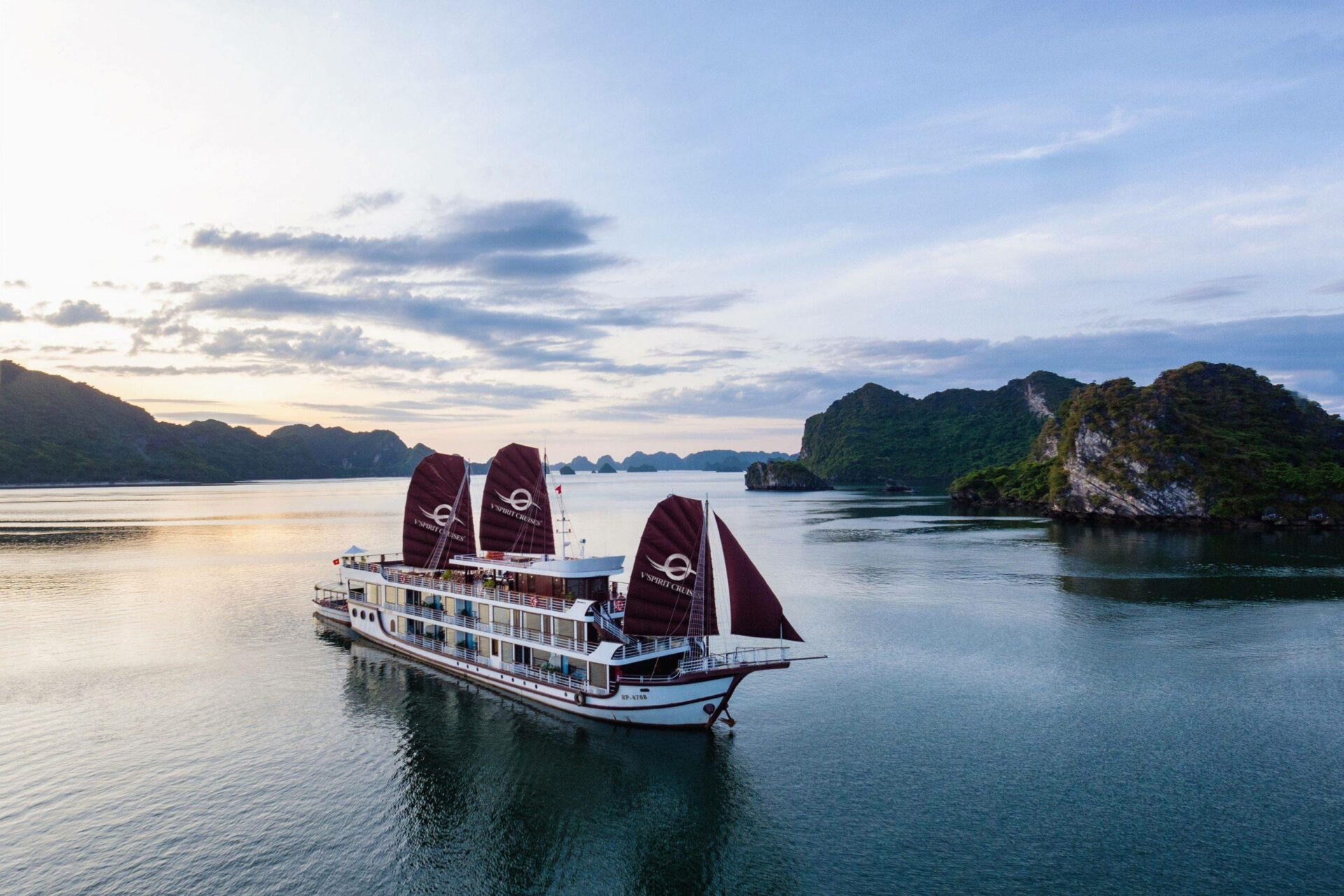 V Spirit Cruise Halong Bay Rondreis Vietnam Vakantie Original Asia