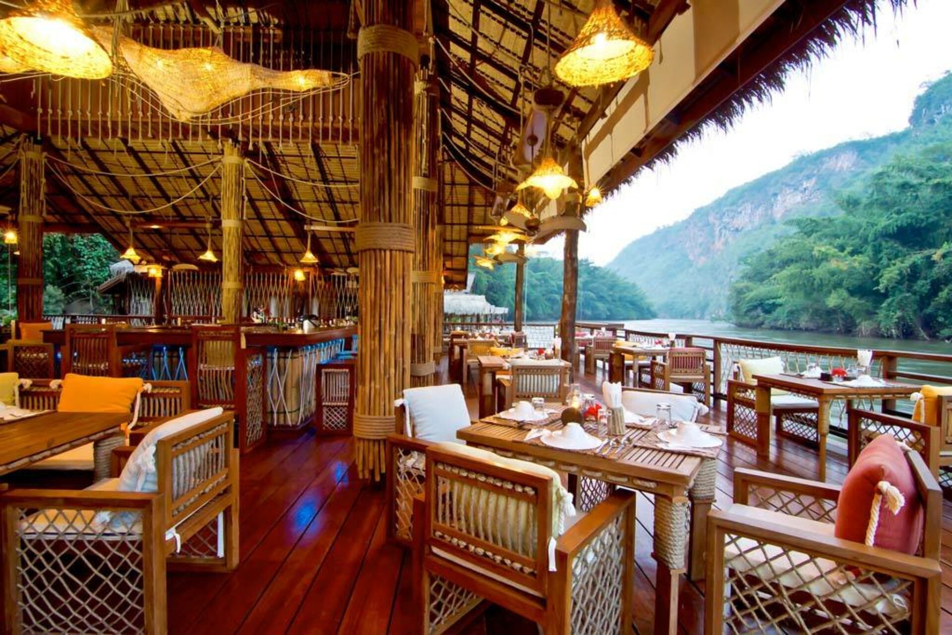 Float House River Kwai Resort Hotel Kanchanaburi Luxe Rondreis Thailand Vakantie Original Asia