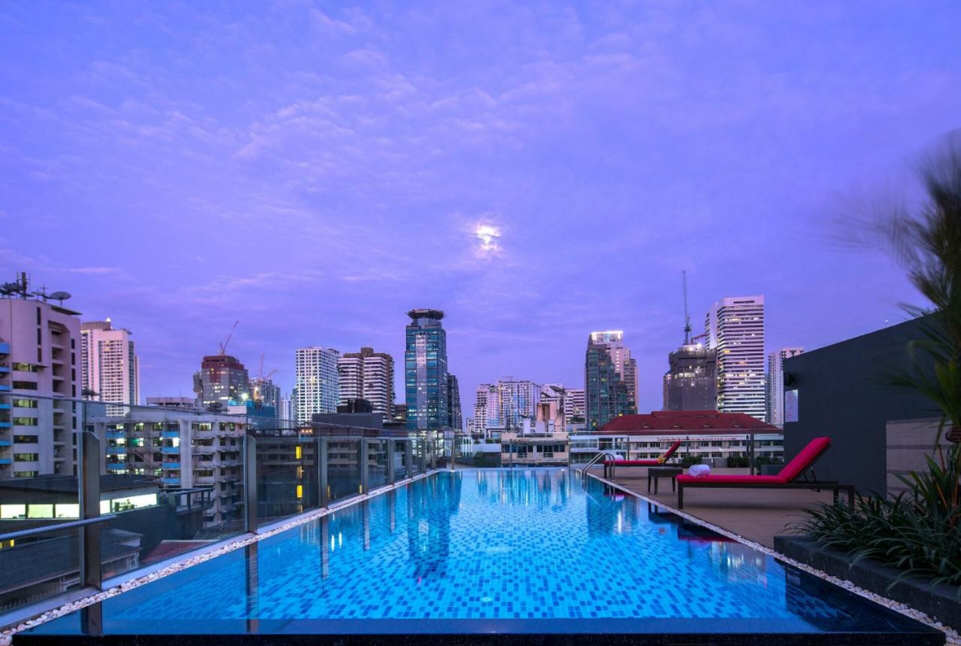 https://originalasia.nl/assets/uploads/2023/11/Travelodge-Sukhumvit-11-Hotel-Bangkok-Original-Asia-Rondreis-Thailand-Vakantie-hotel.jpg