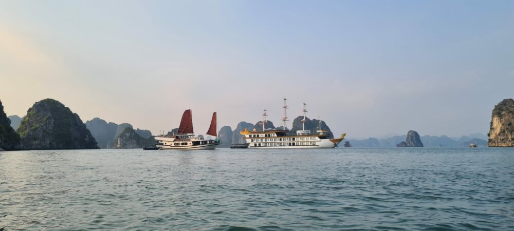 Dragon Legend Cruise Boot Halong Bay Bai Tu Long Bay Luxe Rondreis Vietnam Vakantie Original Asia