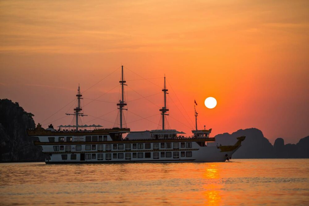 Dragon Legend Cruise Boot Halong Bay Bai Tu Long Bay Luxe Rondreis Vietnam Vakantie Original Asia