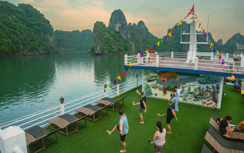 Swan Cruise Halong Bay Rondreis Vietnam Vakantie Original Asia