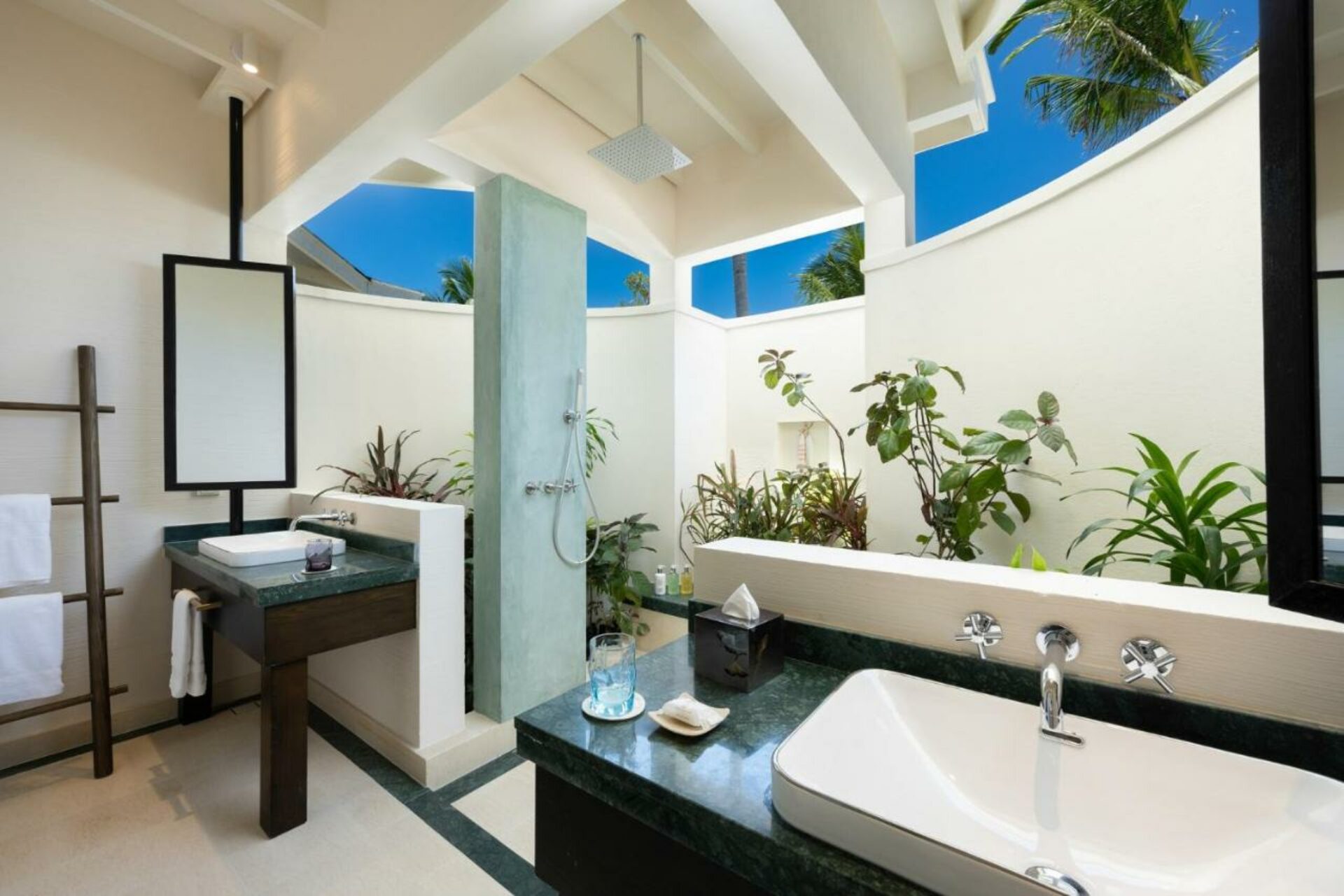 Oblu Xperience Ailafushi Rondreis Maldives Vakantie home Original Asia