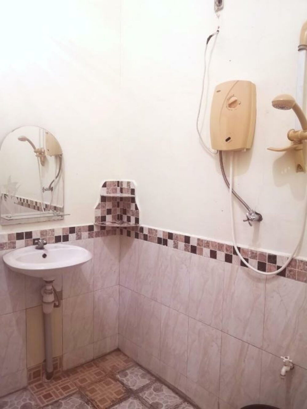 Wisma Leuser Sibayak Rondreis Sumatra Indonesie Vakantie Badkamer