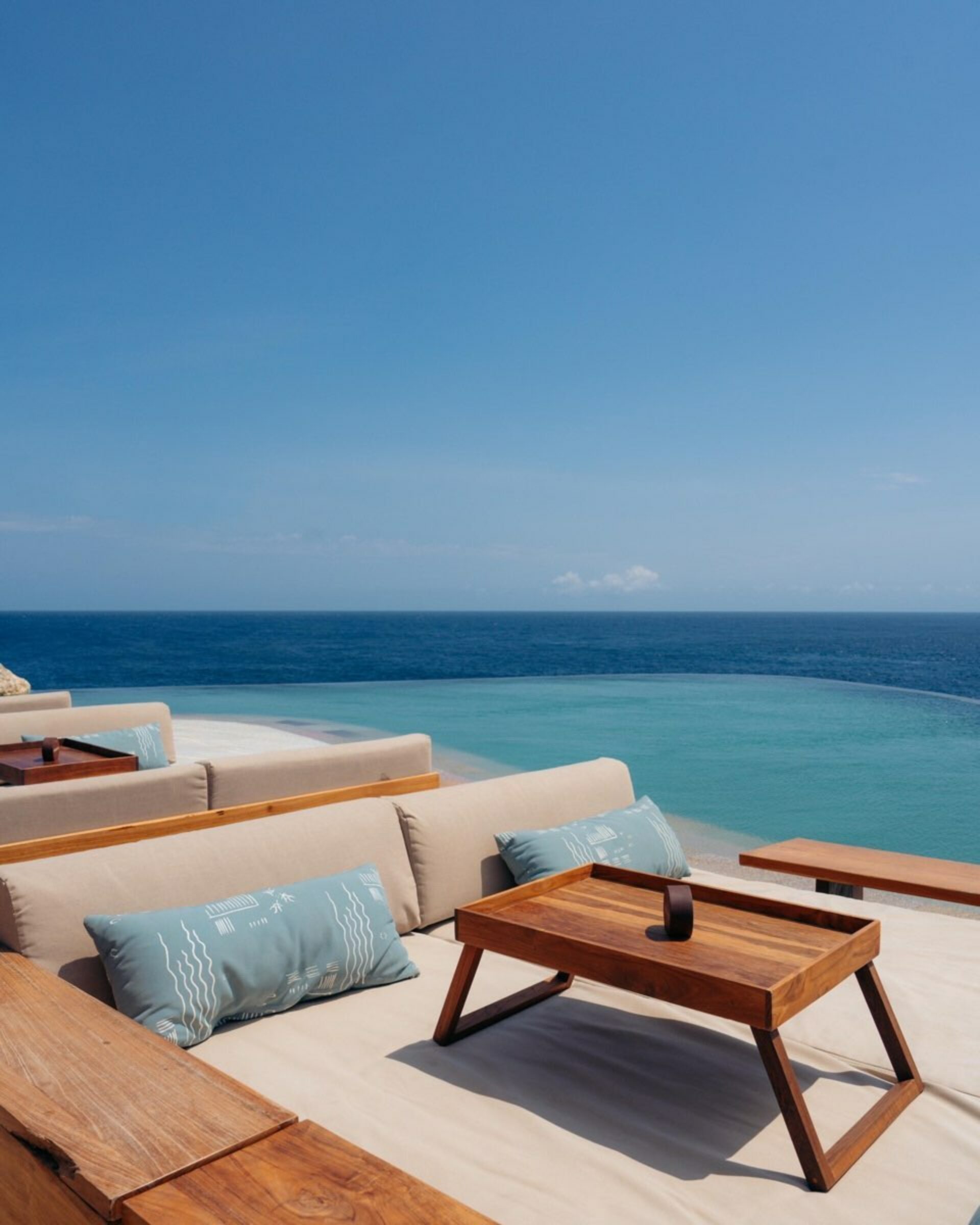 ARNA Suites and Ocean Lounge Rondreis Indonesië Vakantie Zwembad