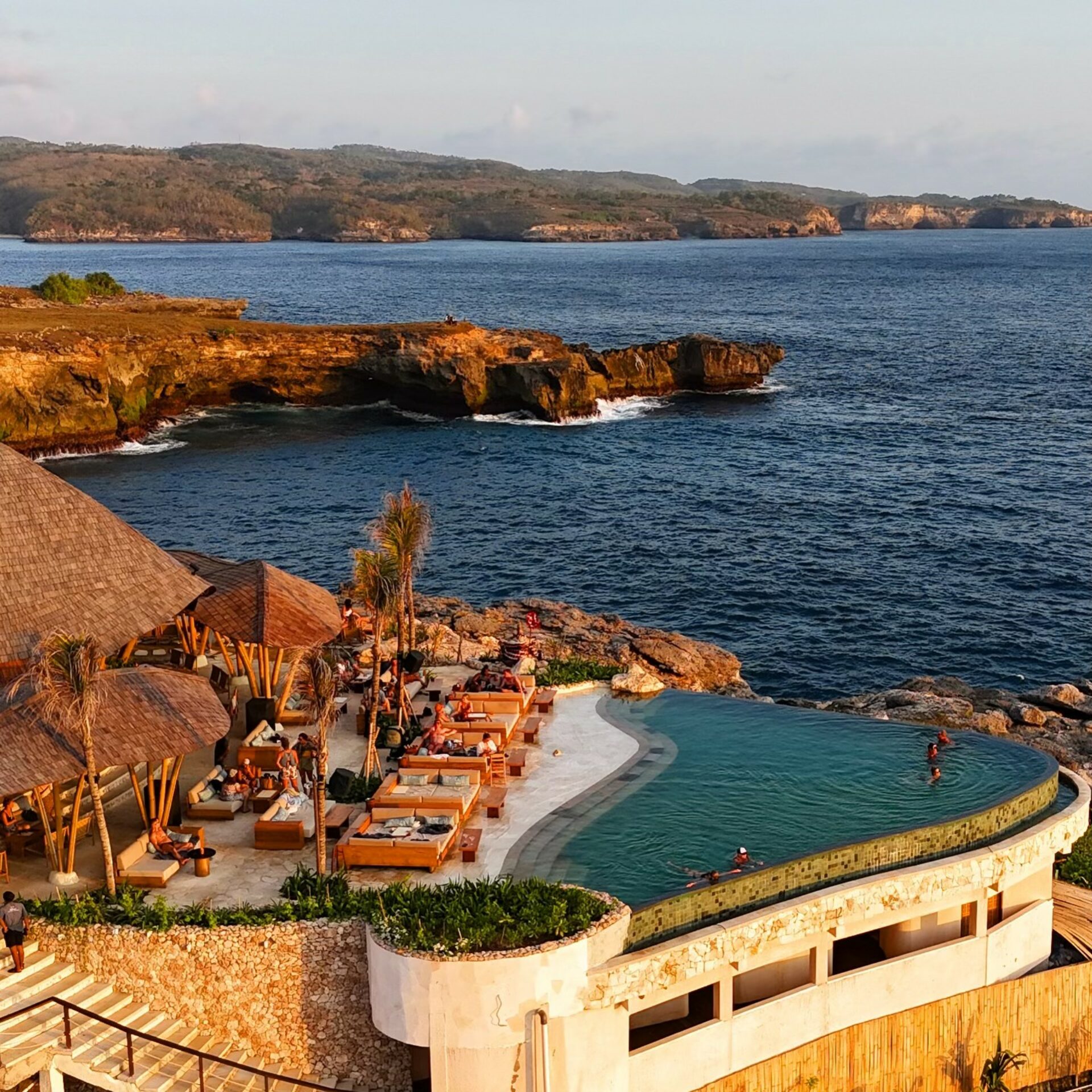 ARNA Suites and Ocean Lounge Rondreis Indonesië Vakantie Zwembad 2