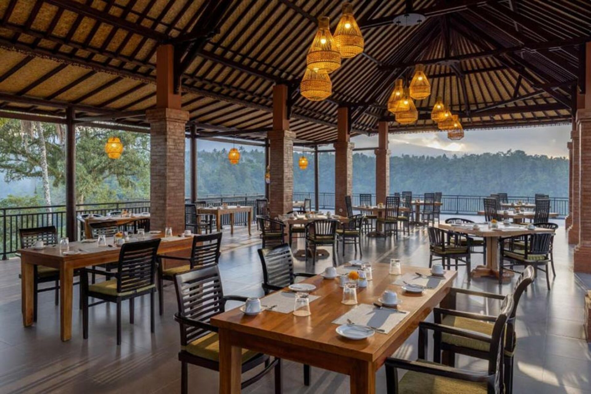 Tapa Agung View Rondreis Indonesië Vakantie Restaurant