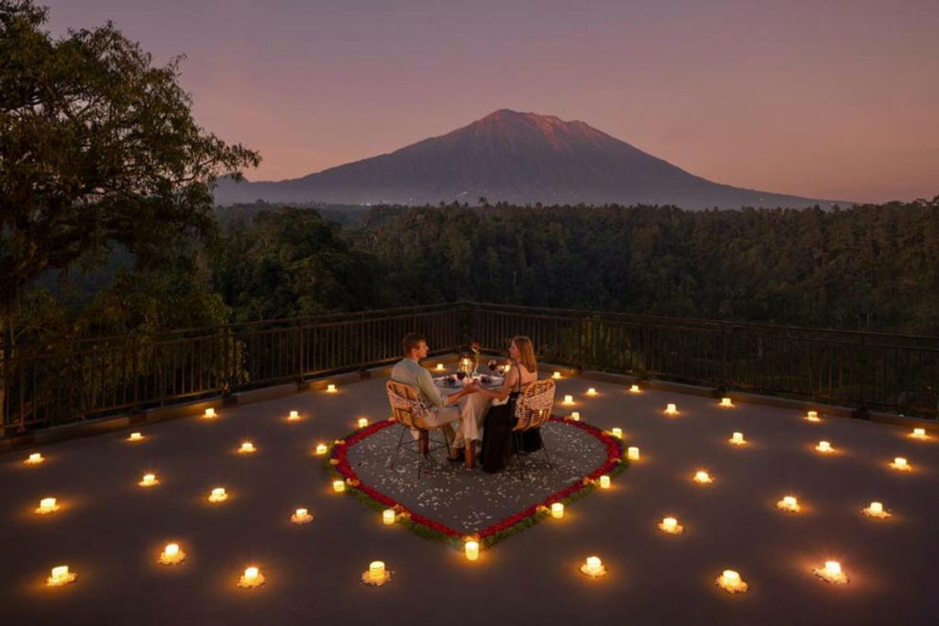 Tapa Agung View Rondreis Indonesië Vakantie Restaurant 3