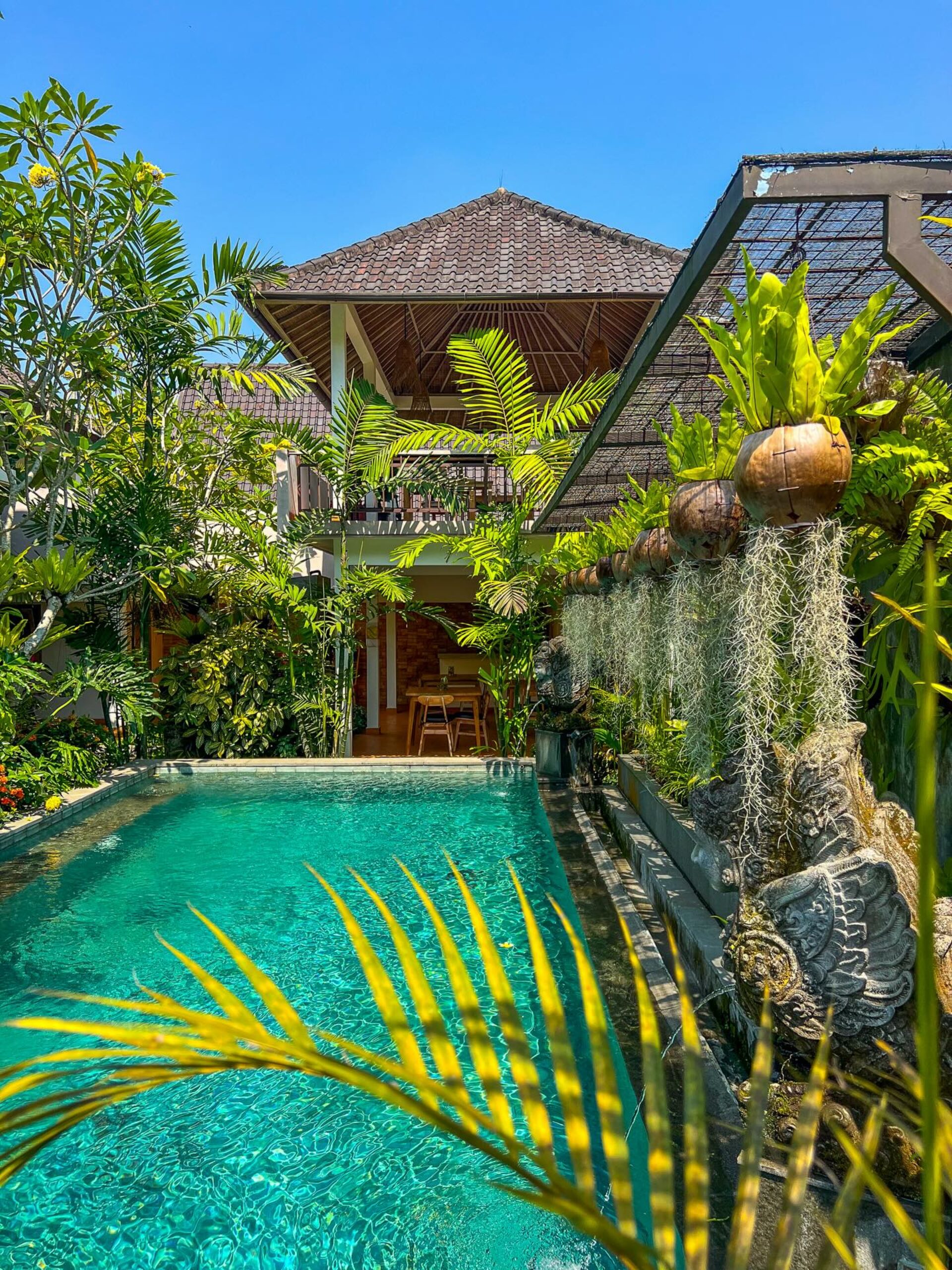 https://originalasia.nl/assets/uploads/2026/03/Tri-Dewi-Residence-Villa-Ubud-Hotel-Vakantie-Bali-Rondreis-Original-Asia-aerial1.jpg
