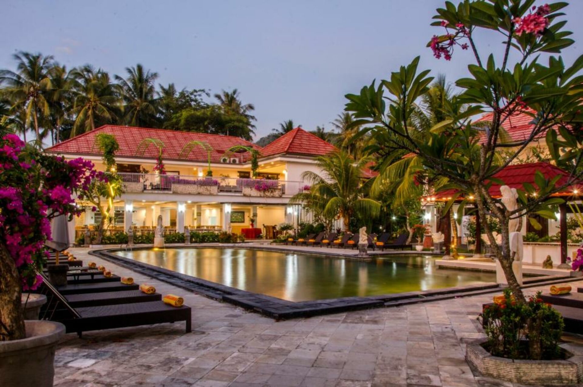 Hotel Lombok Senggigi Puri Saron Senggigi Resort Rondreis Lombok Indonesie Vakantie Original Asia hotel pool1