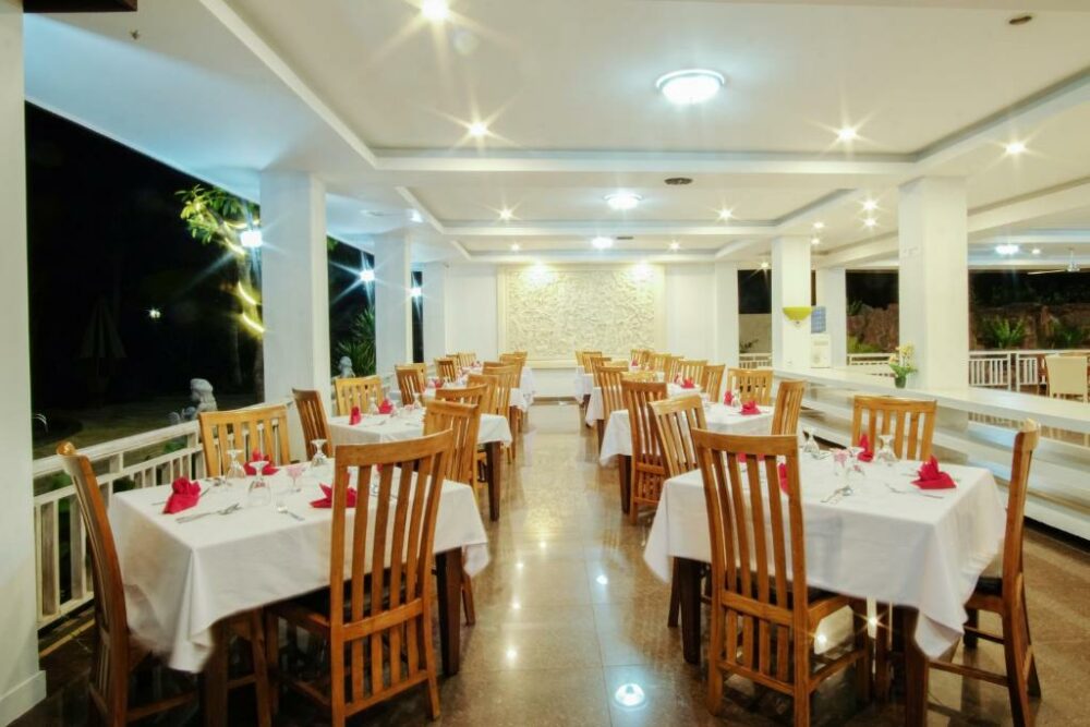 Hotel Lombok Senggigi Puri Saron Senggigi Resort Rondreis Lombok Indonesie Vakantie Original Asia hotel pool1