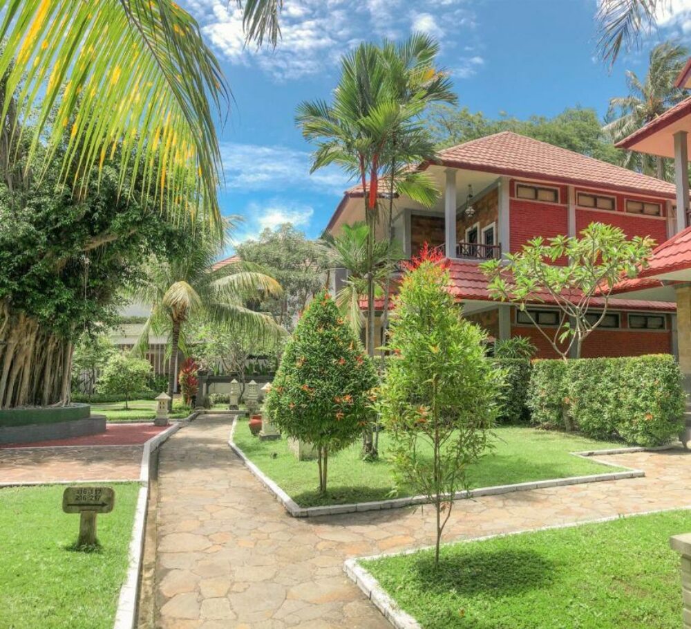 Hotel Lombok Senggigi Puri Saron Senggigi Resort Rondreis Lombok Indonesie Vakantie Original Asia hotel pool1