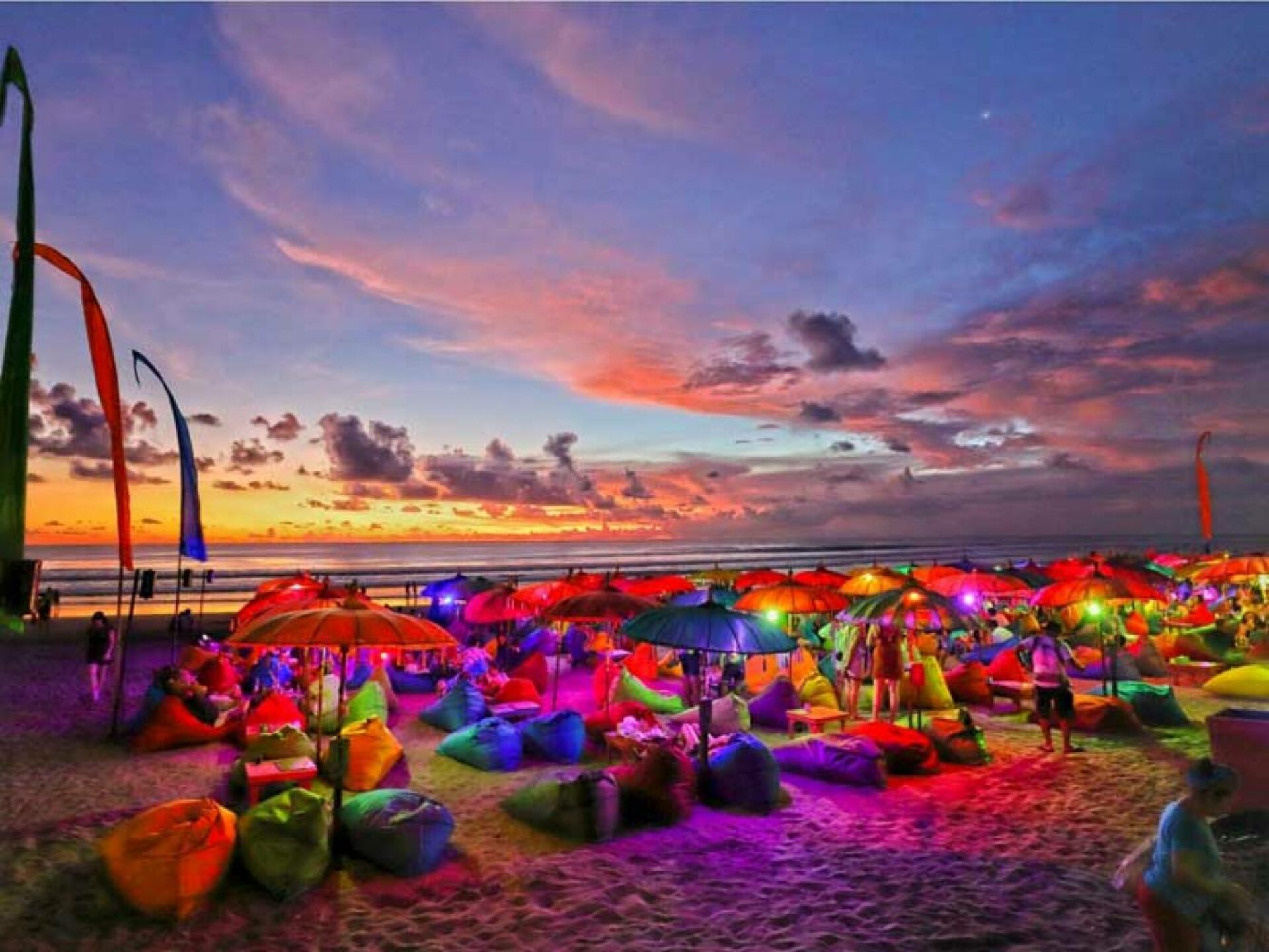 Puri Saron Seminyak Resort Hotel Vakantie Bali Rondreis Original Asia avond