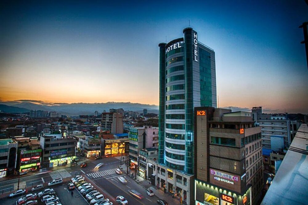 Gangneung Tourist Hotel Rondreis Zuid-Korea Vakantie Orginal Asia hotel avond`1