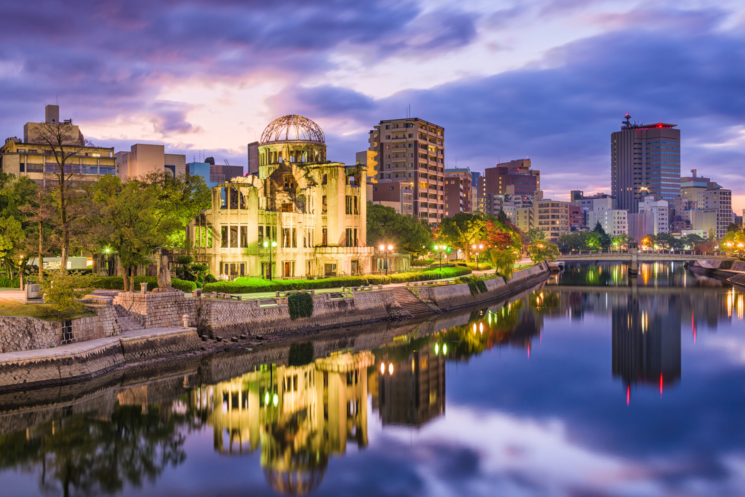 Home-Original-Asia-Rondreis-Japan-Vakantie-Istock-Hiroshima-tempel-ruine-bomb-atomic-dome-peace-park-avond-mooi-scaled.jpg
