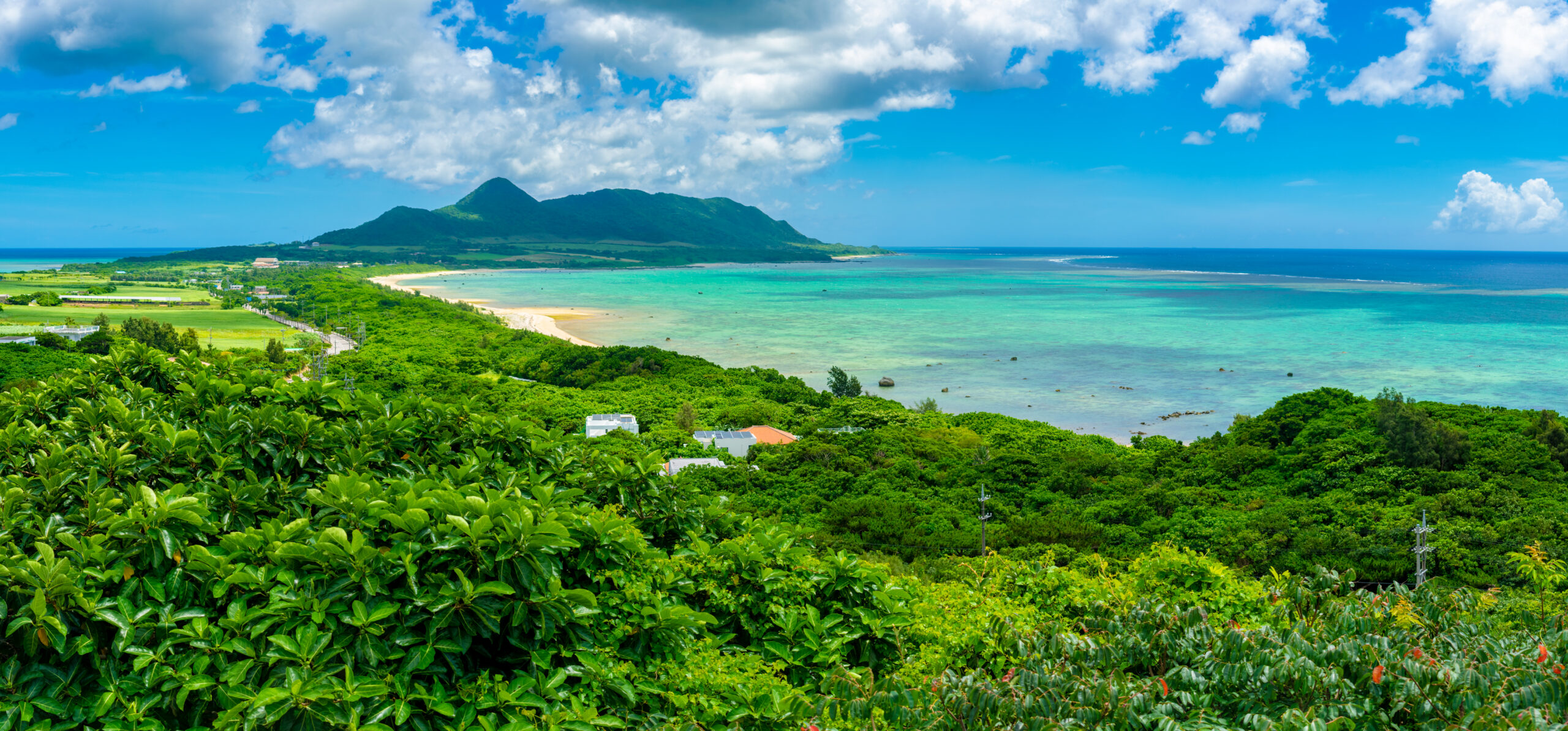 Home-Original-Asia-Rondreis-Japan-Vakantie-Istock-Ishigaki-Island-vanaf-uitkijkpunt-scaled.jpg