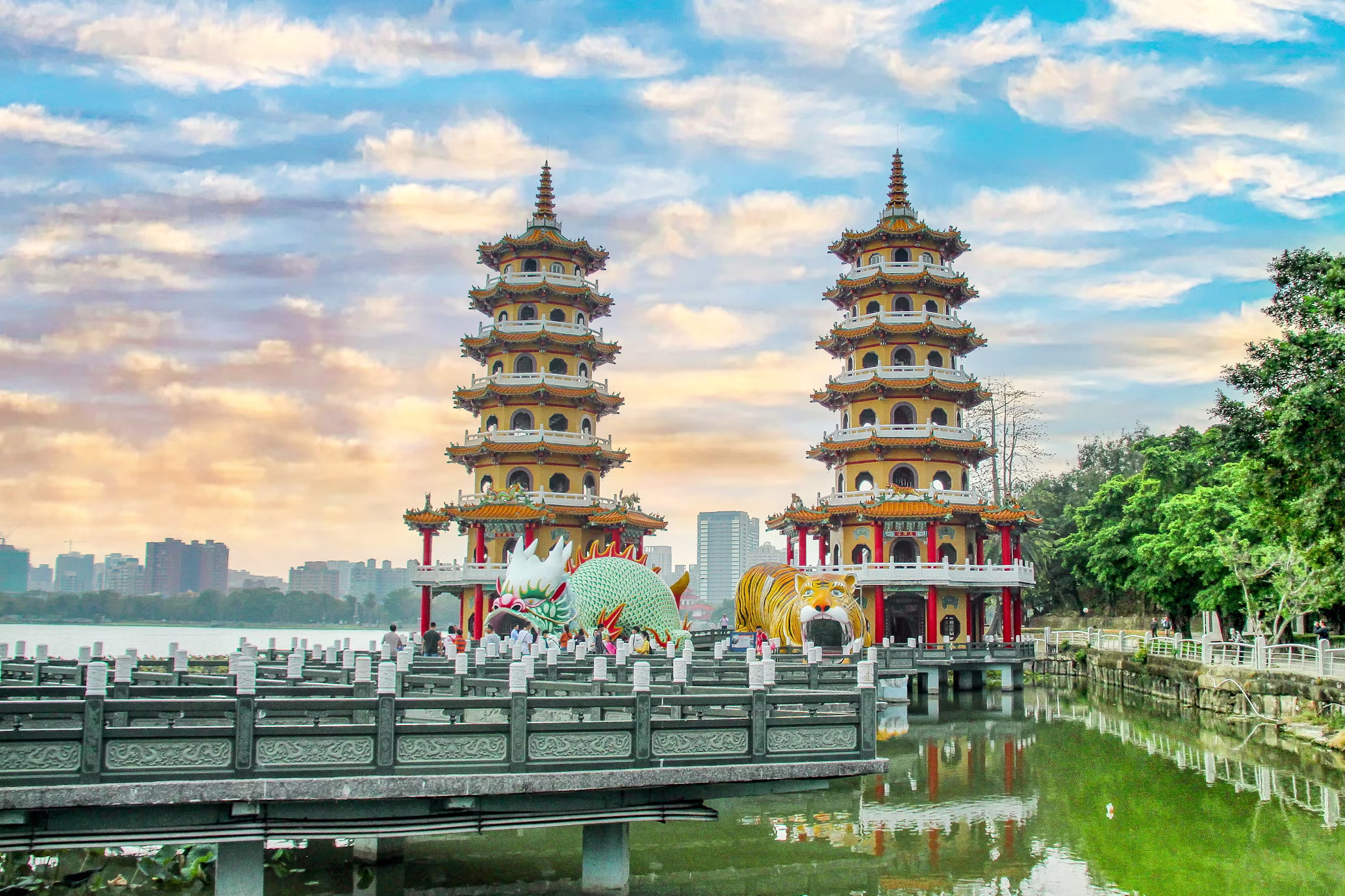 Home Original Asia Rondreis Taiwan Vakantie Kaohsiung Unsplash Dragon and Tiger Pagoda