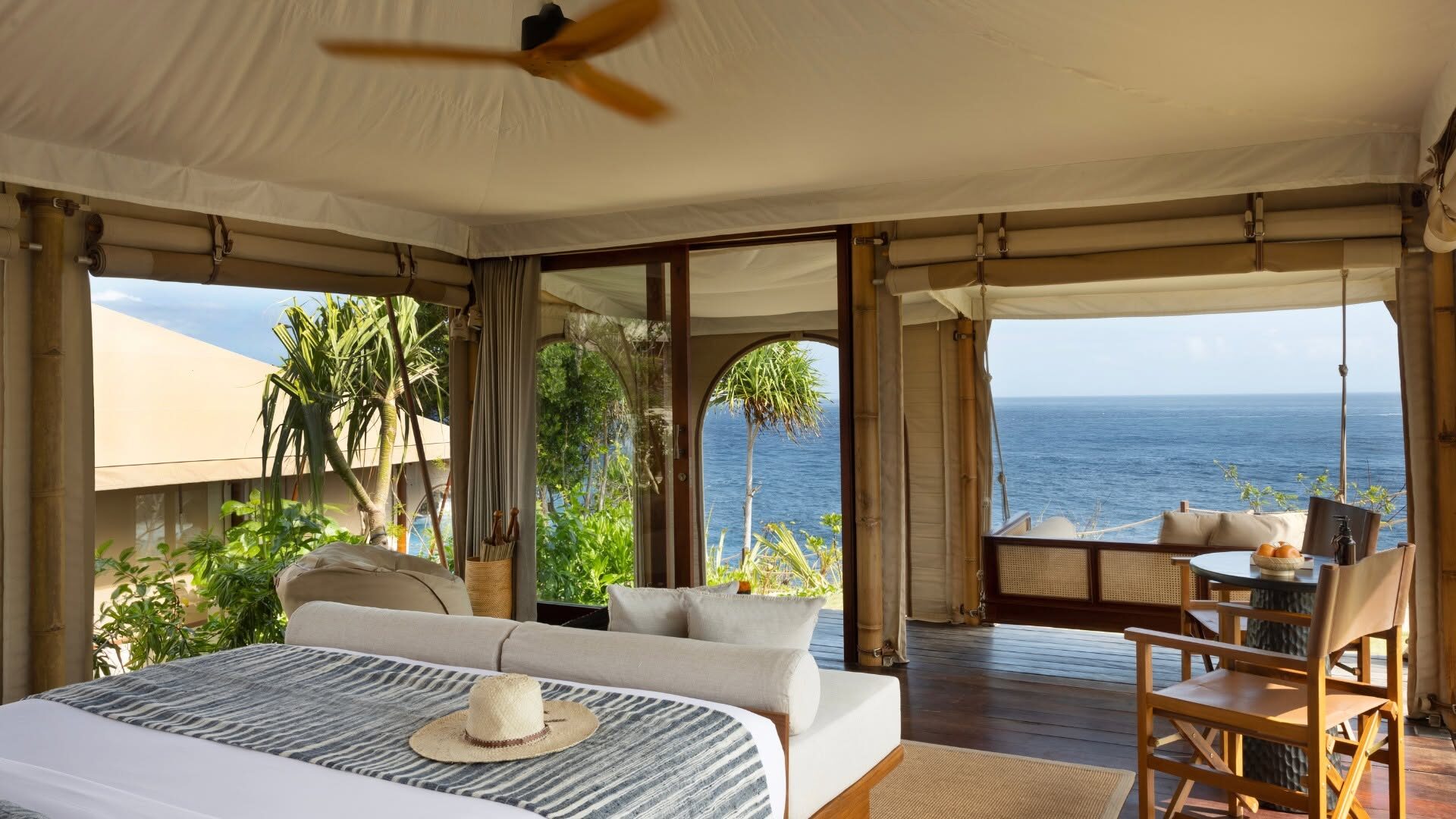 ARNA Suites and Ocean Lounge Nusa Ceningan Bali Rondreis Indonesie Vakantie Original Asia