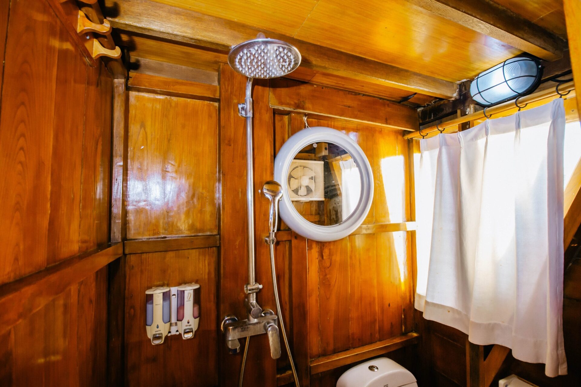 Komodo boat White Pearl 2 Rondreis Indonesie Vakantie Original Asia