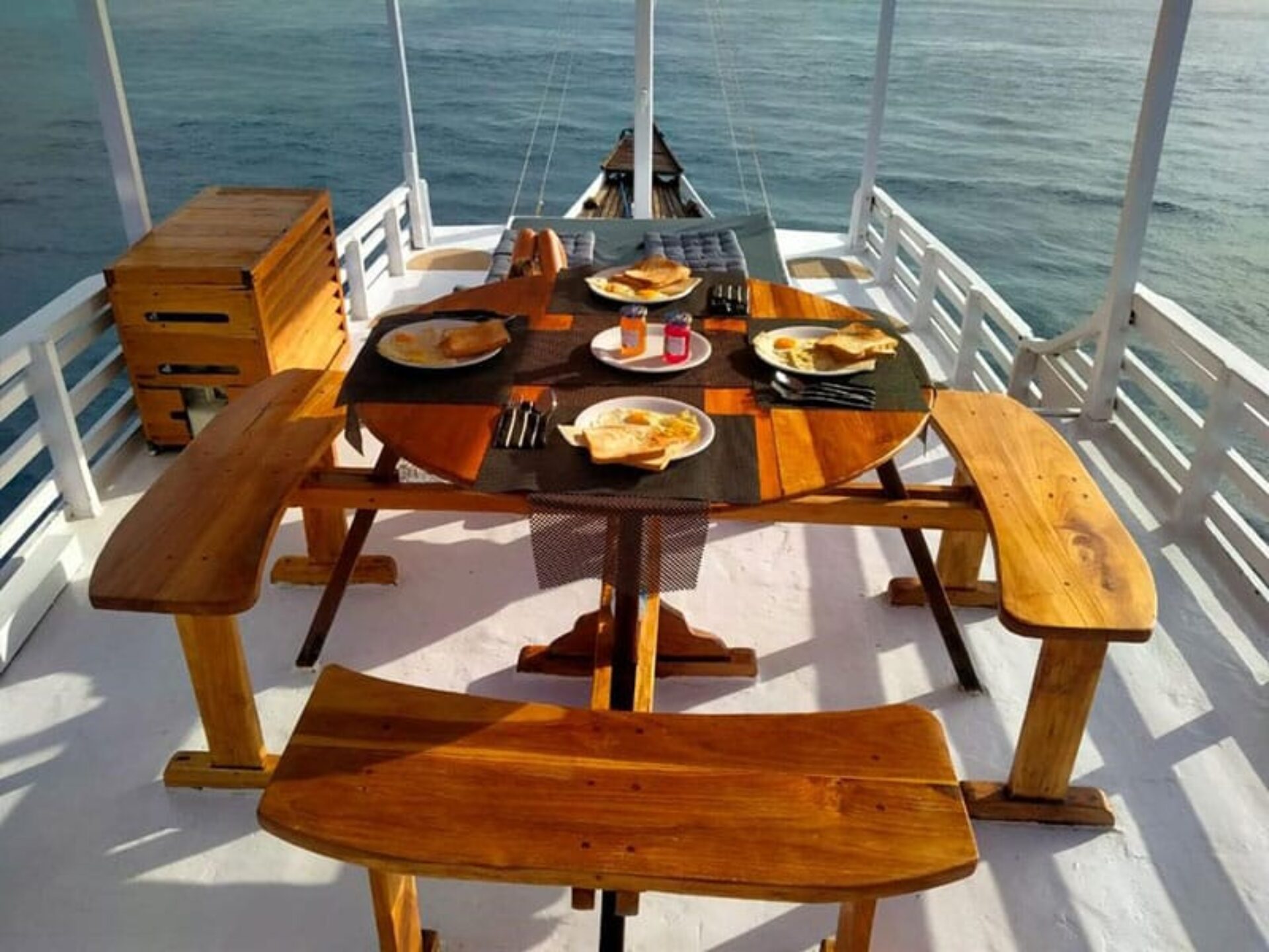 Komodo boat White Pearl 2 Rondreis Indonesie Vakantie Original Asia