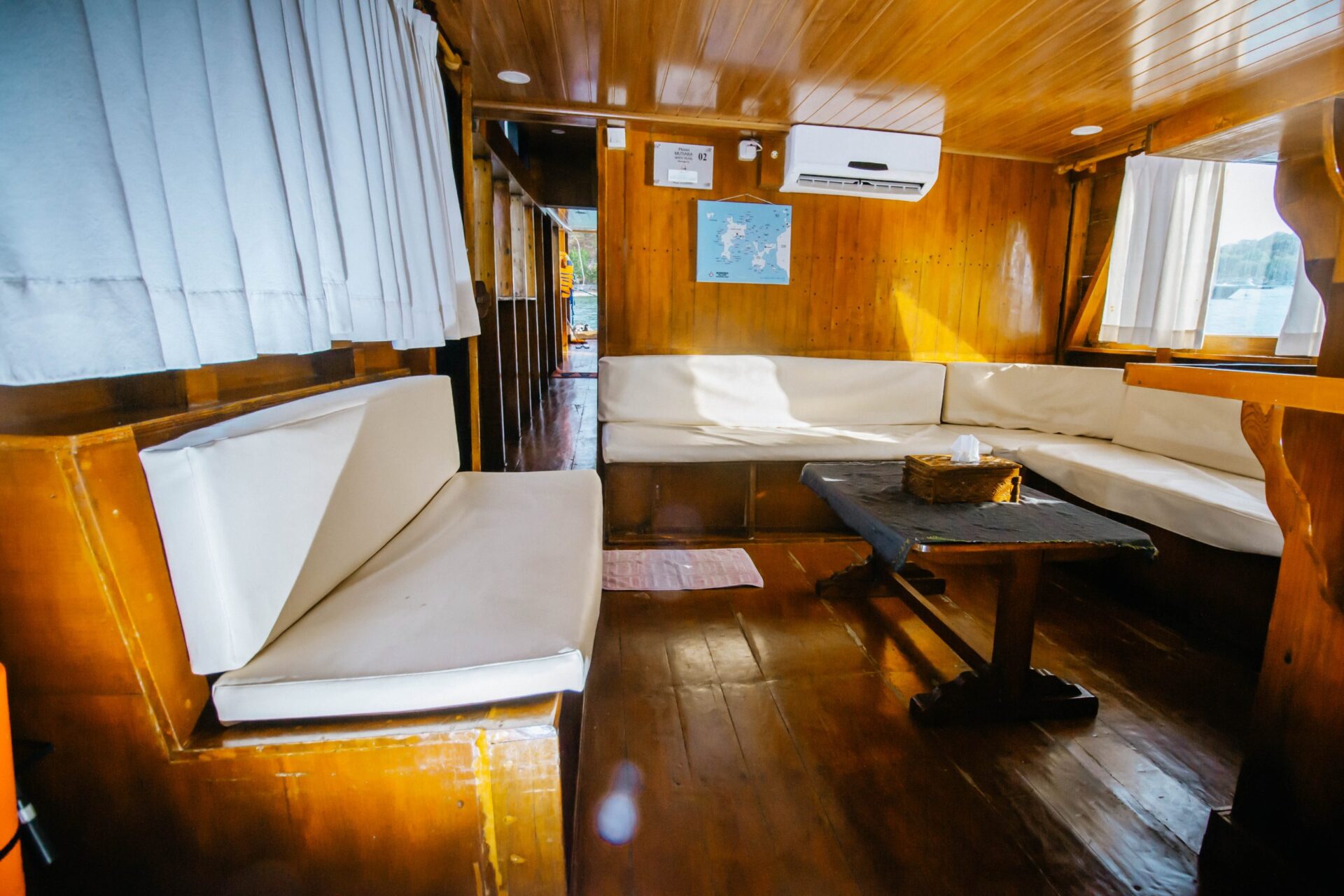 Komodo boat White Pearl 2 Rondreis Indonesie Vakantie Original Asia