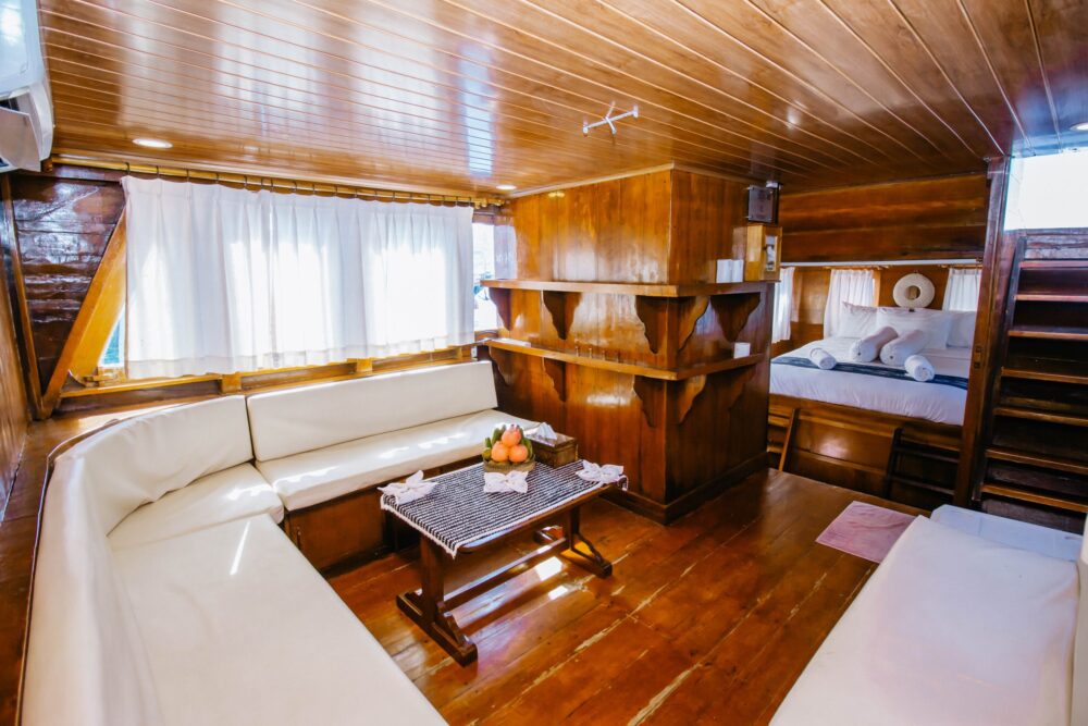 Komodo boat White Pearl 2 Rondreis Indonesie Vakantie Original Asia
