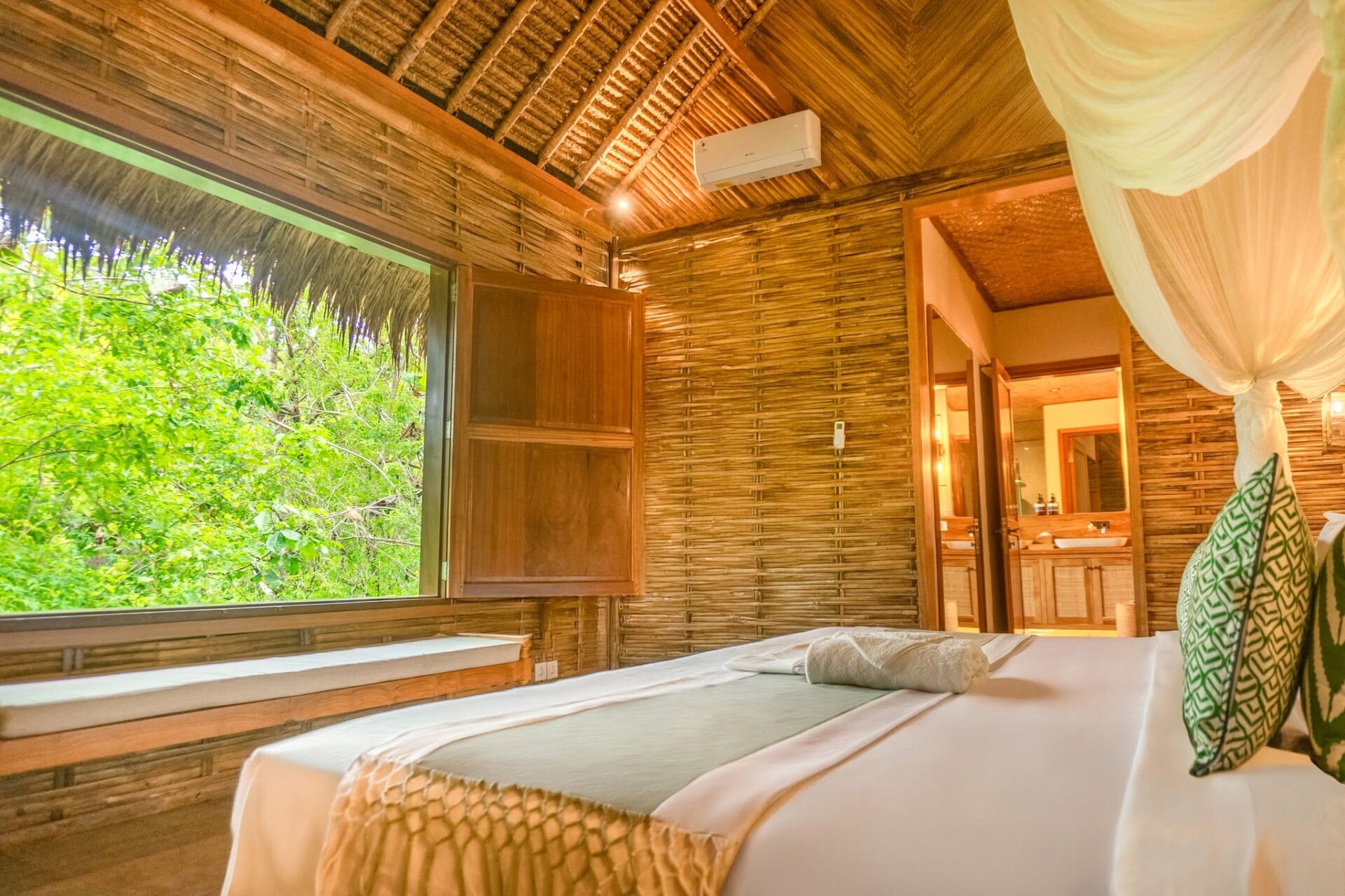 Mesare resort Penida Bali Rondreis Indonesie Vakantie Original Asia