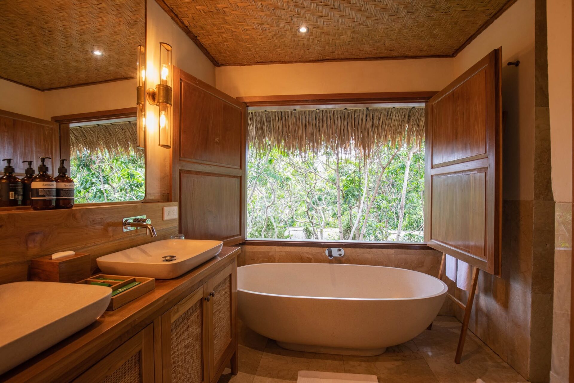 Mesare resort Penida Bali Rondreis Indonesie Vakantie Original Asia